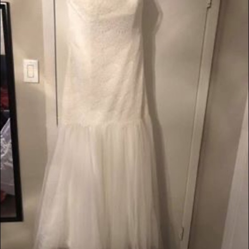 Wedding dress - Picture 1 of 7